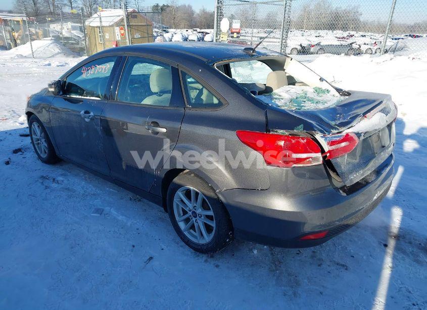 Photo 3 of 2016 Ford Focus SE (VIN 1FADP3F23GL201445)