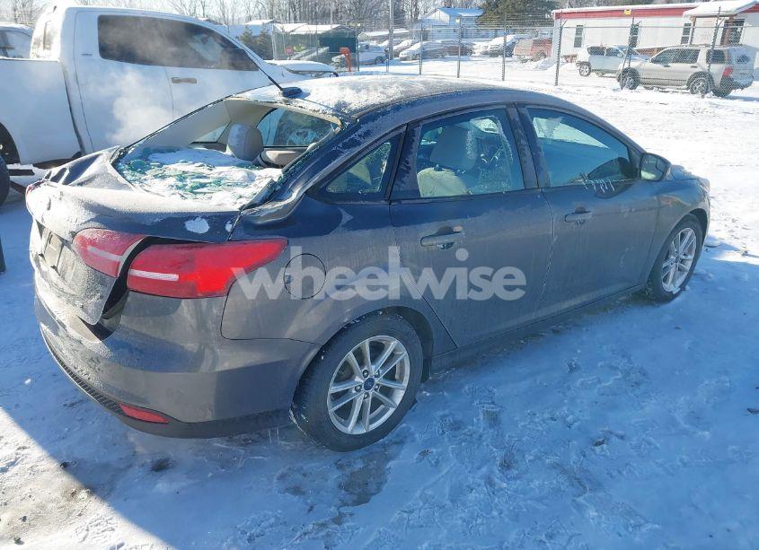 Photo 4 of 2016 Ford Focus SE (VIN 1FADP3F23GL201445)
