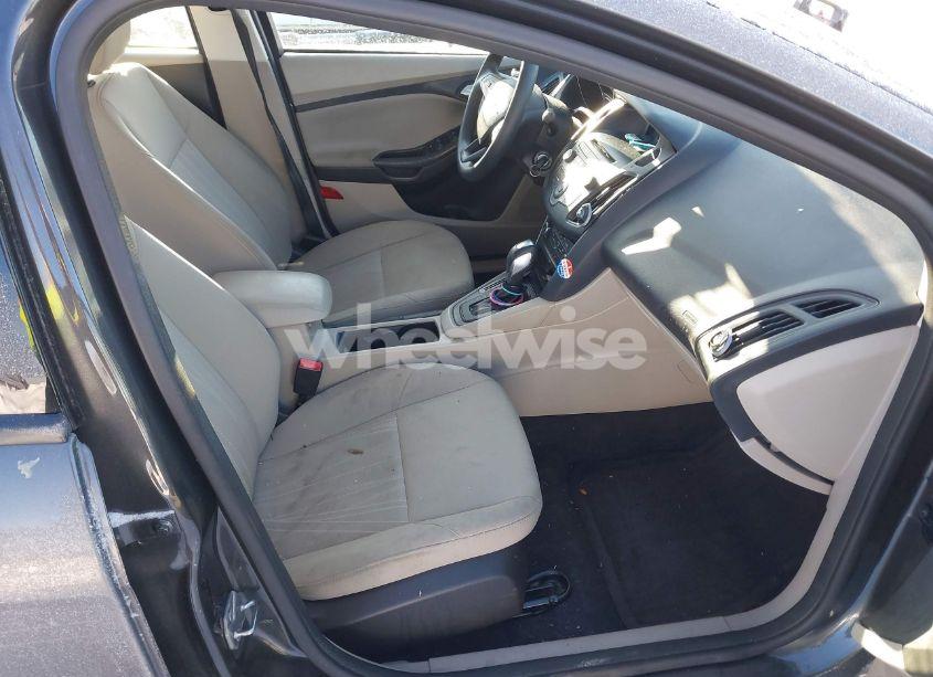 Photo 5 of 2016 Ford Focus SE (VIN 1FADP3F23GL201445)