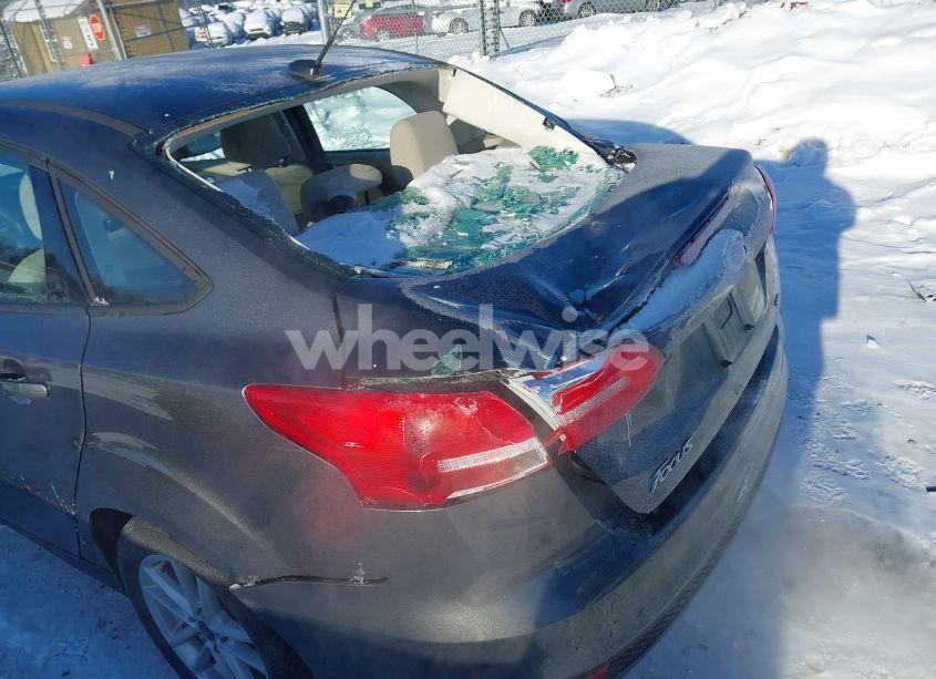 Photo 6 of 2016 Ford Focus SE (VIN 1FADP3F23GL201445)