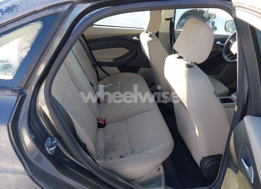 Photo 8 of 2016 Ford Focus SE (VIN 1FADP3F23GL201445)