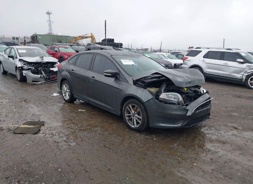 2016 Ford Focus SE (VIN 1FADP3F23GL239919) main photo