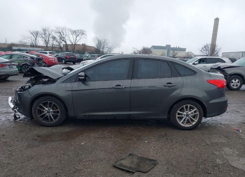Photo 14 of 2016 Ford Focus SE (VIN 1FADP3F23GL239919)