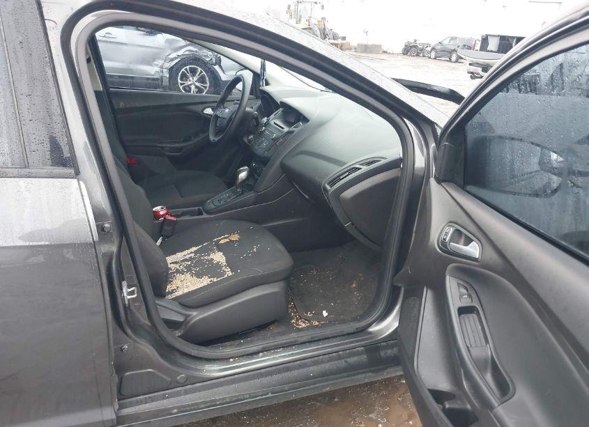 Photo 5 of 2016 Ford Focus SE (VIN 1FADP3F23GL239919)