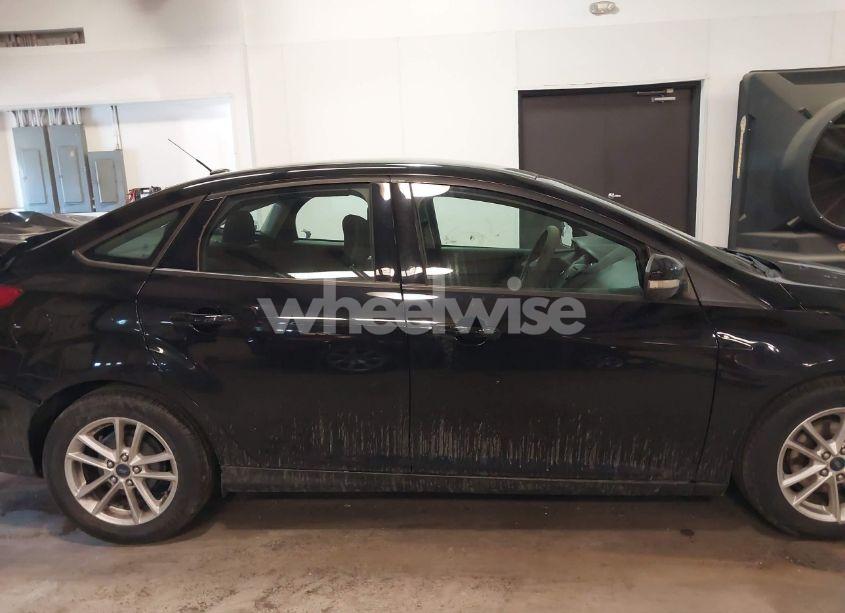 Photo 13 of 2016 Ford Focus SE (VIN 1FADP3F23GL241055)