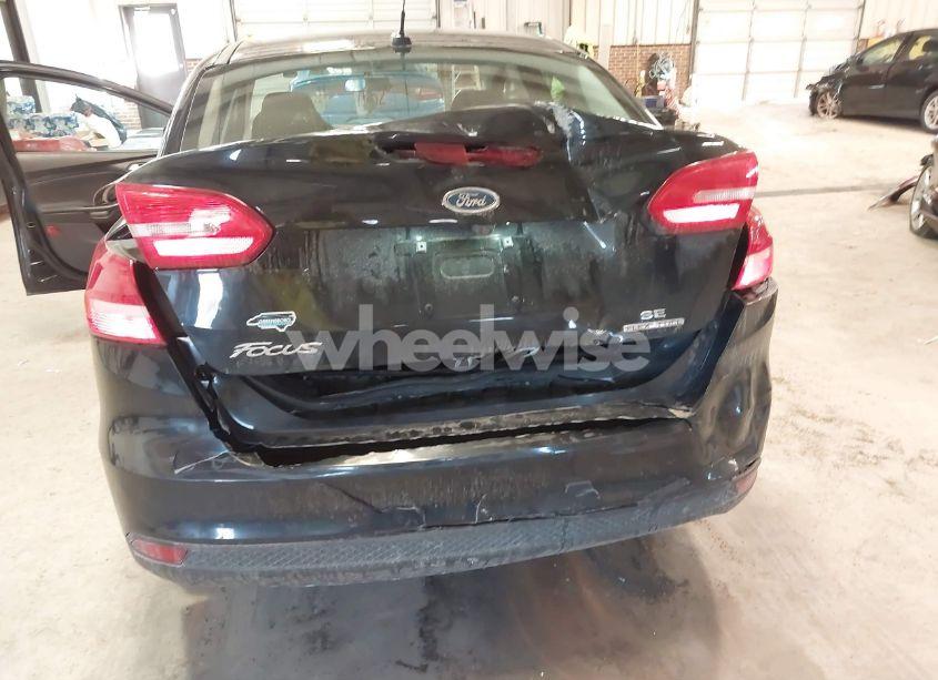 Photo 6 of 2016 Ford Focus SE (VIN 1FADP3F23GL241055)