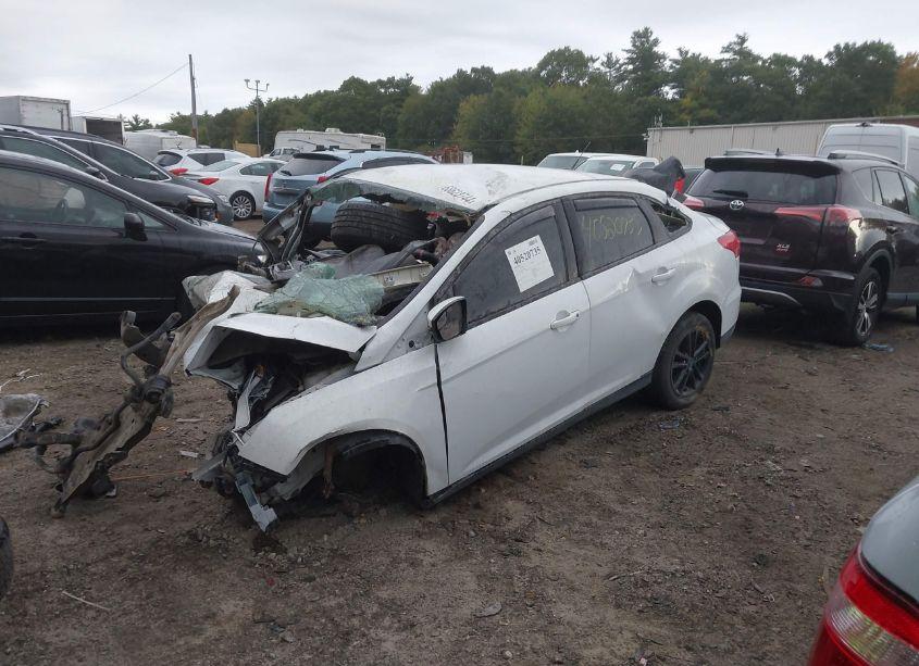 Photo 2 of 2016 Ford Focus SE (VIN 1FADP3F23GL247924)