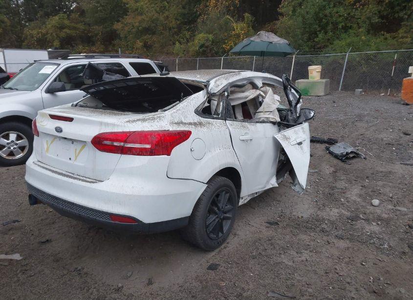 Photo 4 of 2016 Ford Focus SE (VIN 1FADP3F23GL247924)