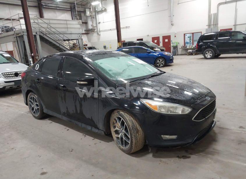 2016 Ford Focus SE (VIN 1FADP3F23GL258289) main photo