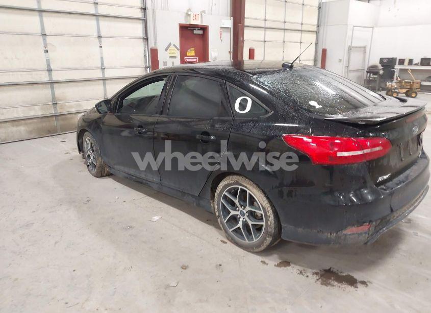 Photo 3 of 2016 Ford Focus SE (VIN 1FADP3F23GL258289)