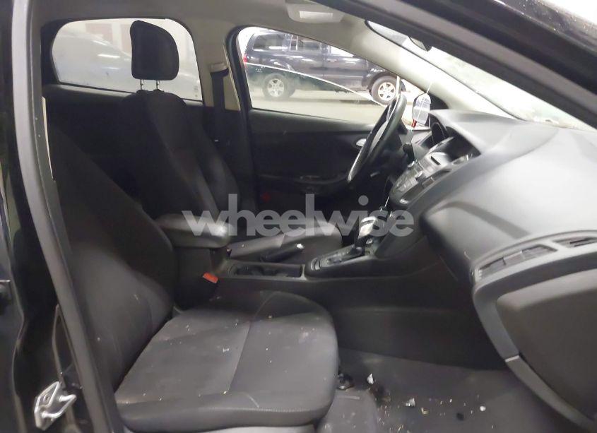 Photo 5 of 2016 Ford Focus SE (VIN 1FADP3F23GL258289)