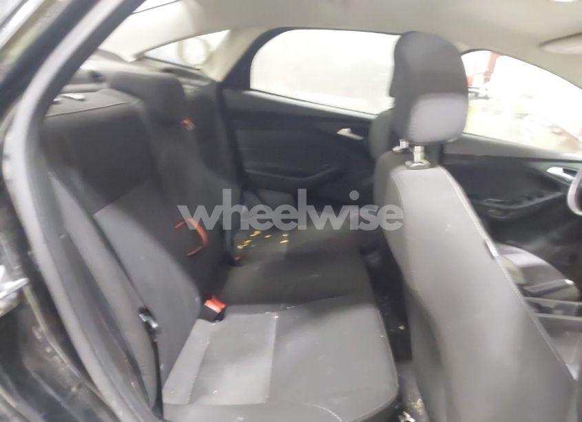 Photo 8 of 2016 Ford Focus SE (VIN 1FADP3F23GL258289)