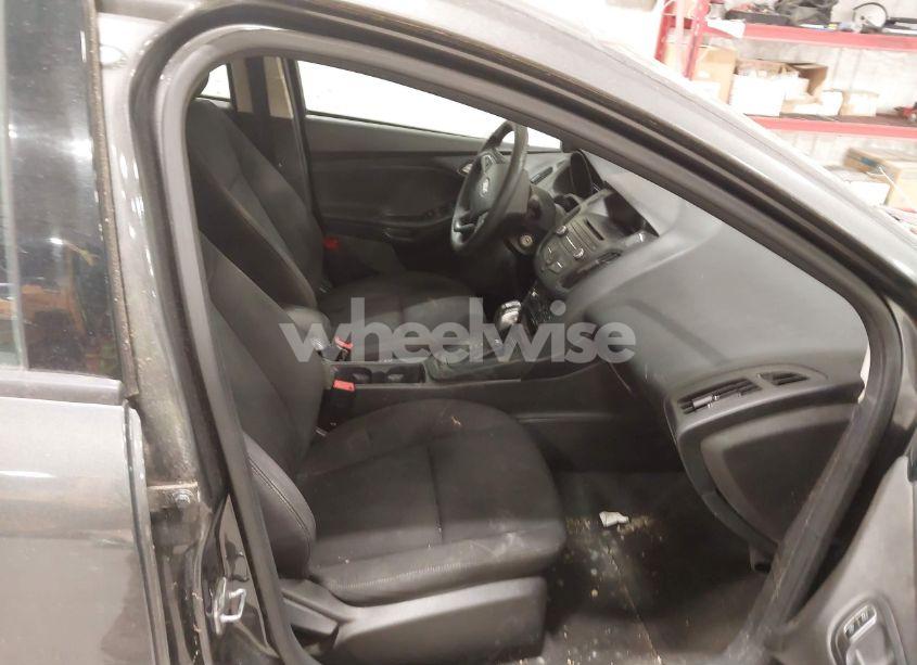 Photo 5 of 2016 Ford Focus SE (VIN 1FADP3F23GL263928)