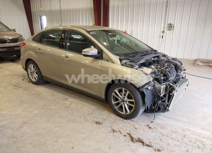 2016 Ford Focus SE (VIN 1FADP3F23GL277537) main photo