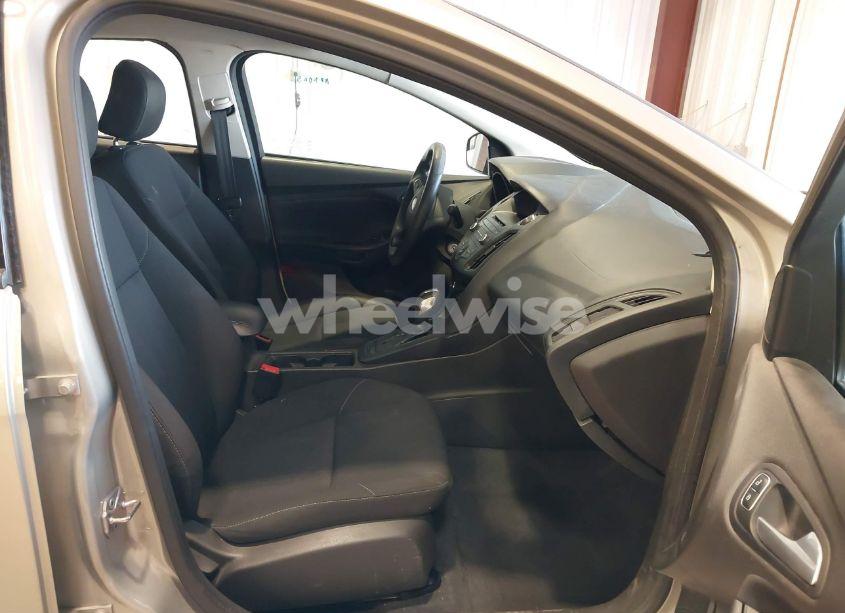 Photo 5 of 2016 Ford Focus SE (VIN 1FADP3F23GL277537)