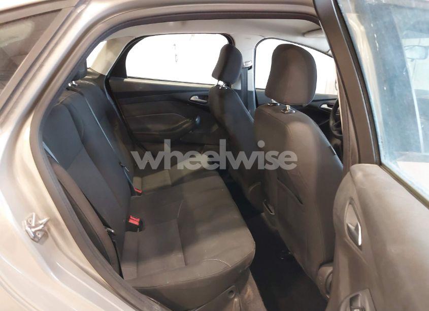 Photo 8 of 2016 Ford Focus SE (VIN 1FADP3F23GL277537)