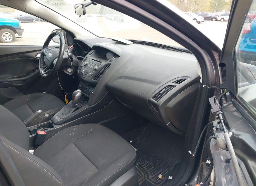 Photo 5 of 2016 Ford Focus SE (VIN 1FADP3F23GL282236)