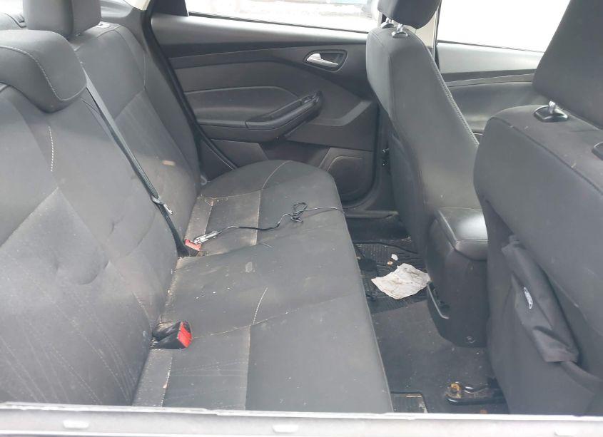 Photo 8 of 2016 Ford Focus SE (VIN 1FADP3F23GL282236)