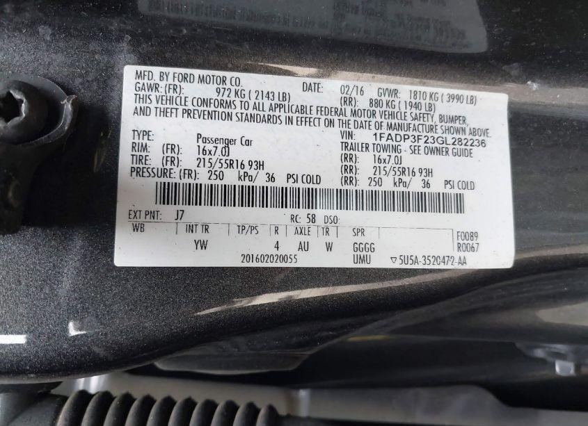 Photo 9 of 2016 Ford Focus SE (VIN 1FADP3F23GL282236)