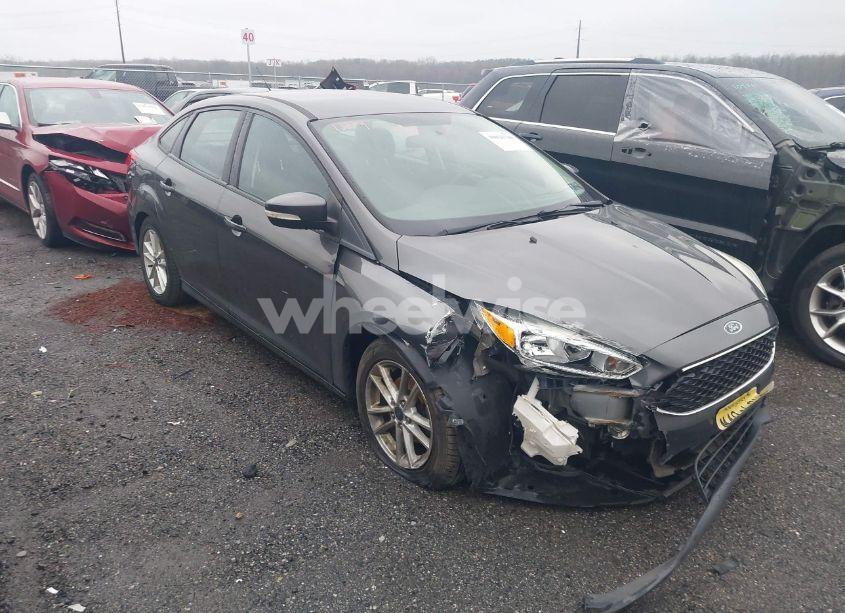 2016 Ford Focus SE (VIN 1FADP3F23GL296380) main photo