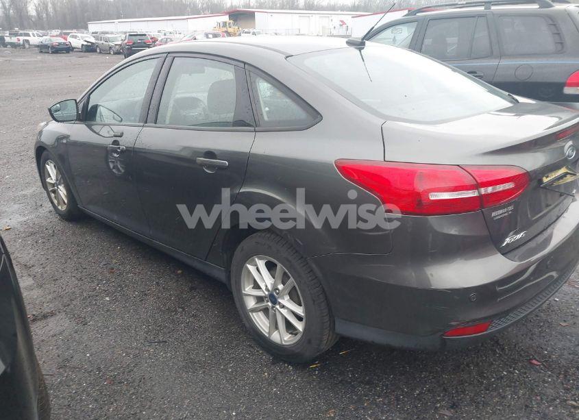 Photo 3 of 2016 Ford Focus SE (VIN 1FADP3F23GL296380)