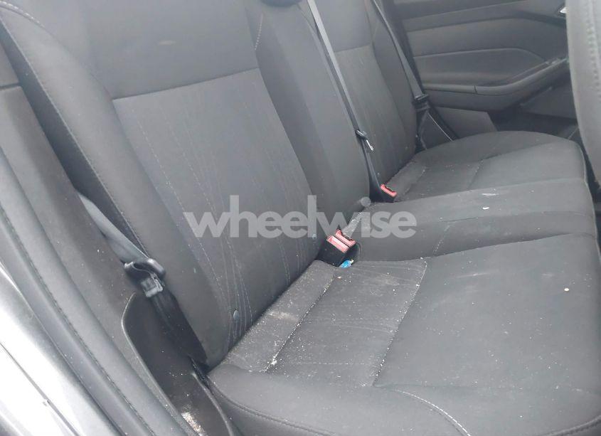 Photo 8 of 2016 Ford Focus SE (VIN 1FADP3F23GL296380)