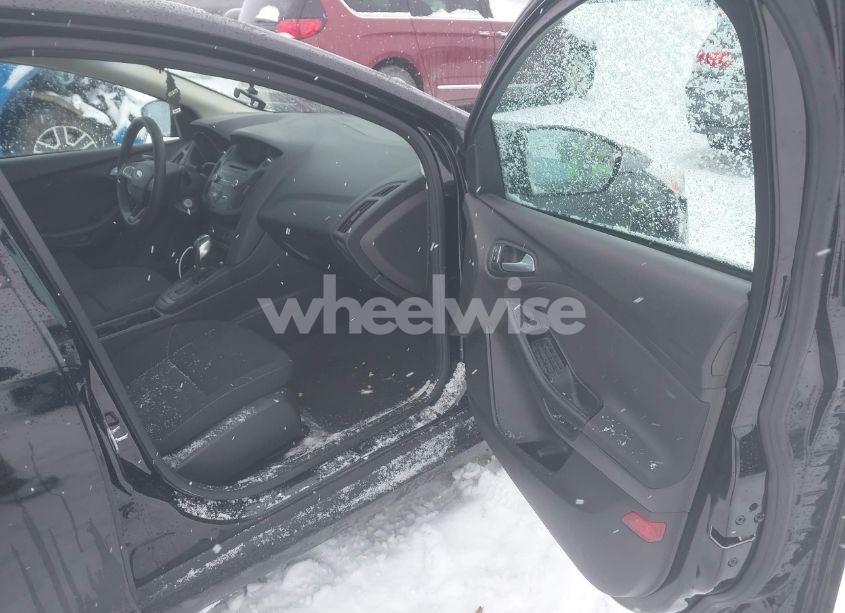 Photo 5 of 2016 Ford Focus SE (VIN 1FADP3F23GL312223)