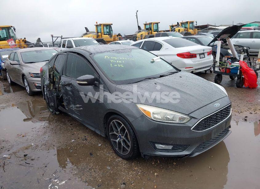 2016 Ford Focus SE (VIN 1FADP3F23GL359980) main photo