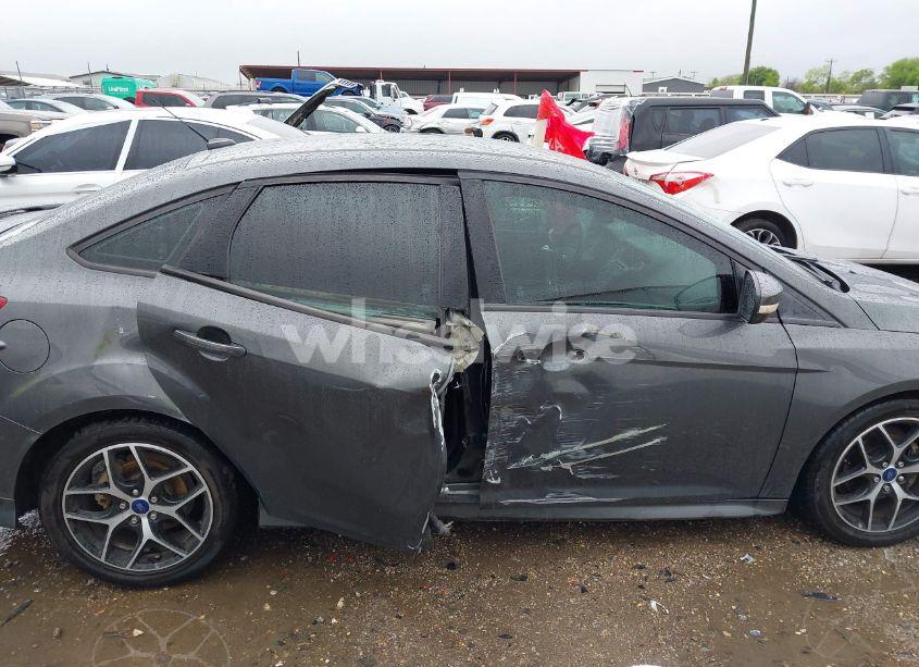 Photo 13 of 2016 Ford Focus SE (VIN 1FADP3F23GL359980)