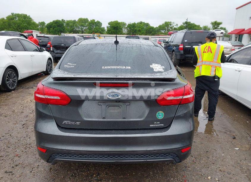 Photo 16 of 2016 Ford Focus SE (VIN 1FADP3F23GL359980)