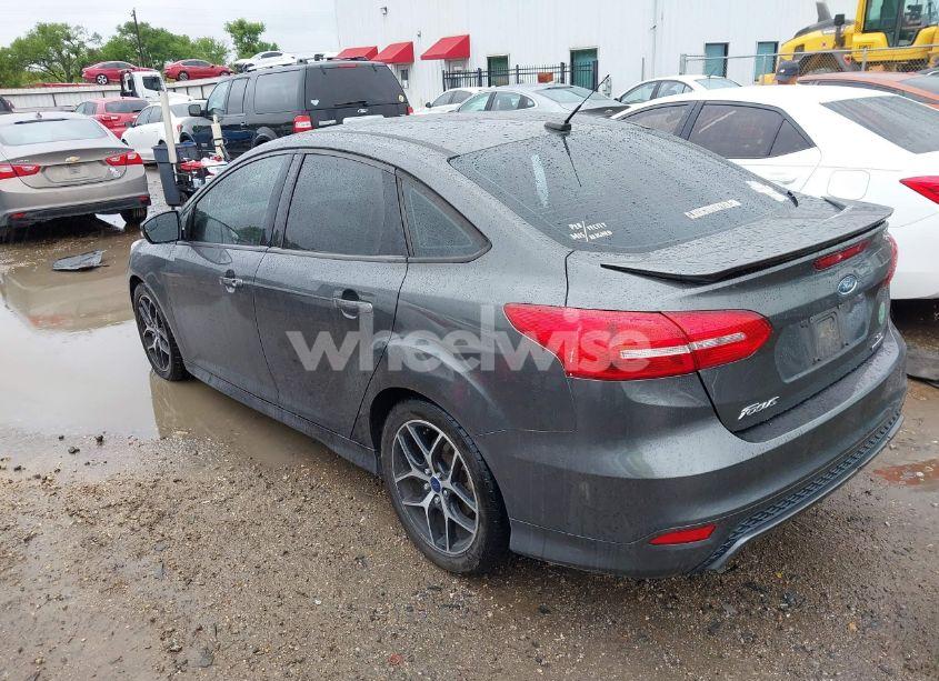 Photo 3 of 2016 Ford Focus SE (VIN 1FADP3F23GL359980)