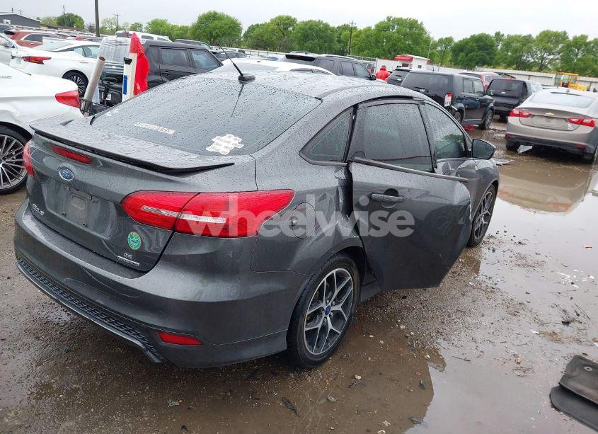 Photo 4 of 2016 Ford Focus SE (VIN 1FADP3F23GL359980)