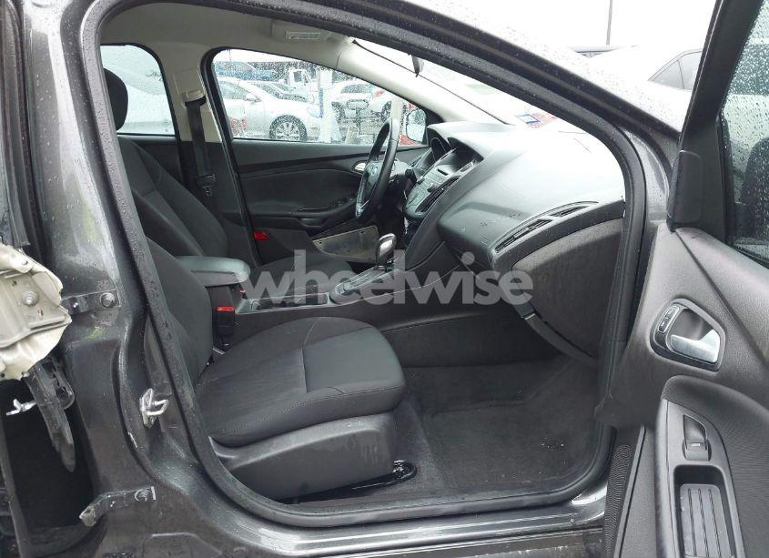 Photo 5 of 2016 Ford Focus SE (VIN 1FADP3F23GL359980)