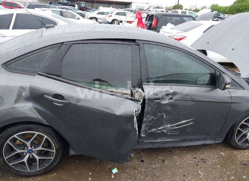 Photo 6 of 2016 Ford Focus SE (VIN 1FADP3F23GL359980)