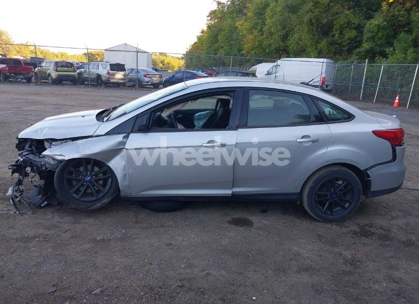 Photo 13 of 2016 Ford Focus SE (VIN 1FADP3F23GL365861)