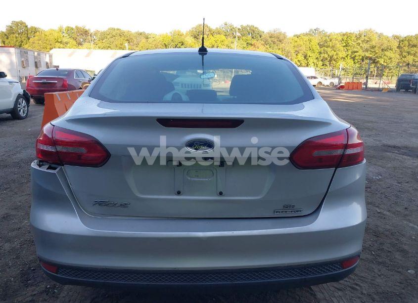 Photo 15 of 2016 Ford Focus SE (VIN 1FADP3F23GL365861)