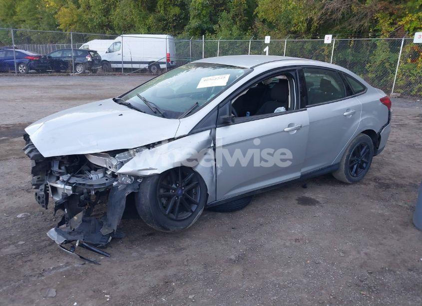 Photo 2 of 2016 Ford Focus SE (VIN 1FADP3F23GL365861)