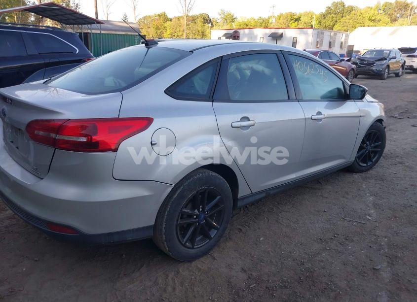 Photo 4 of 2016 Ford Focus SE (VIN 1FADP3F23GL365861)