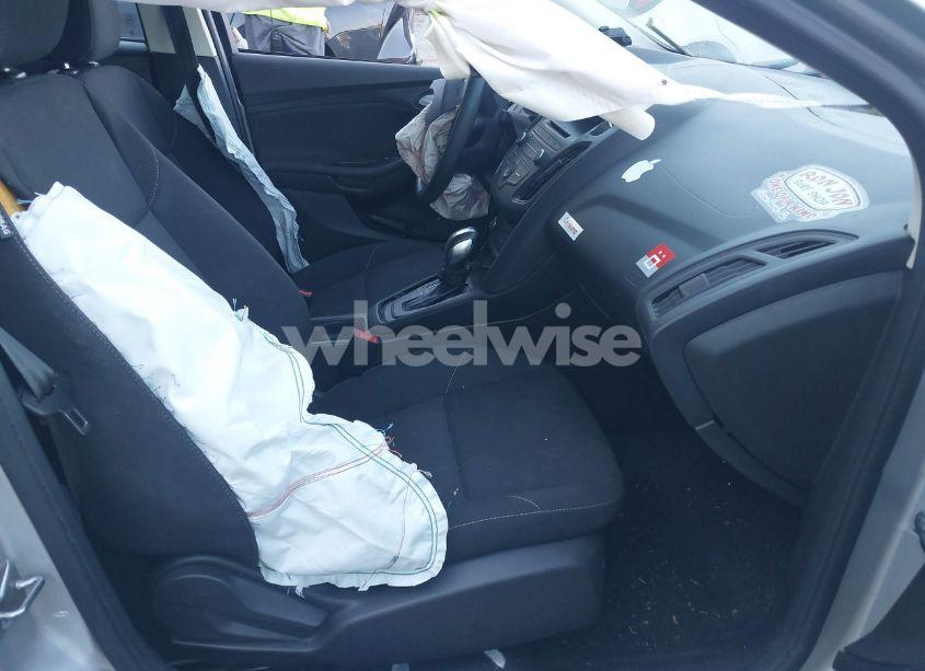 Photo 5 of 2016 Ford Focus SE (VIN 1FADP3F23GL365861)