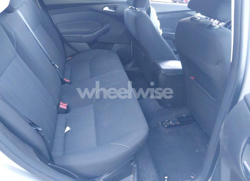 Photo 8 of 2016 Ford Focus SE (VIN 1FADP3F23GL365861)