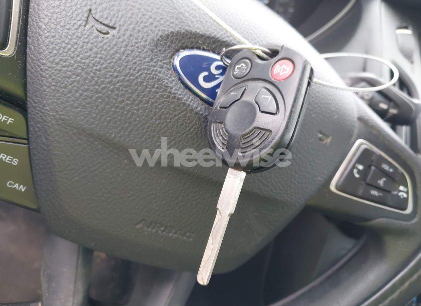 Photo 11 of 2016 Ford Focus SE (VIN 1FADP3F23GL370140)