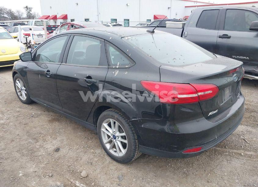 Photo 3 of 2016 Ford Focus SE (VIN 1FADP3F23GL370140)