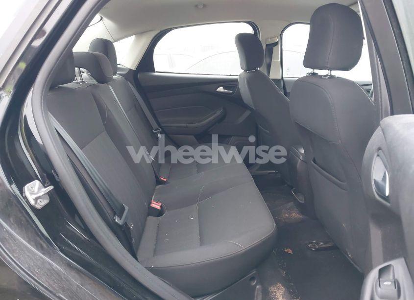 Photo 8 of 2016 Ford Focus SE (VIN 1FADP3F23GL370140)