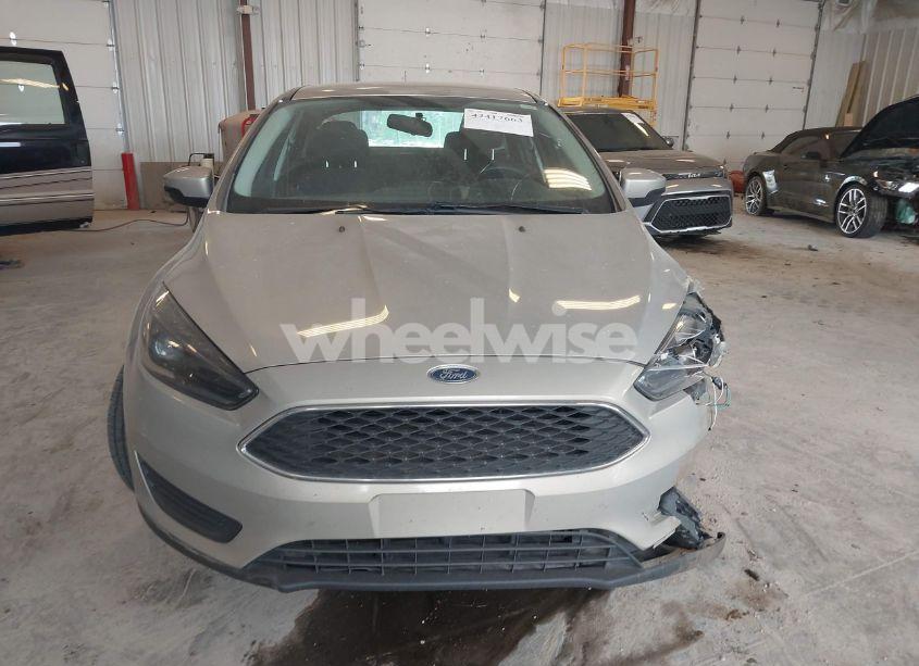 Photo 12 of 2016 Ford Focus SE (VIN 1FADP3F23GL373491)