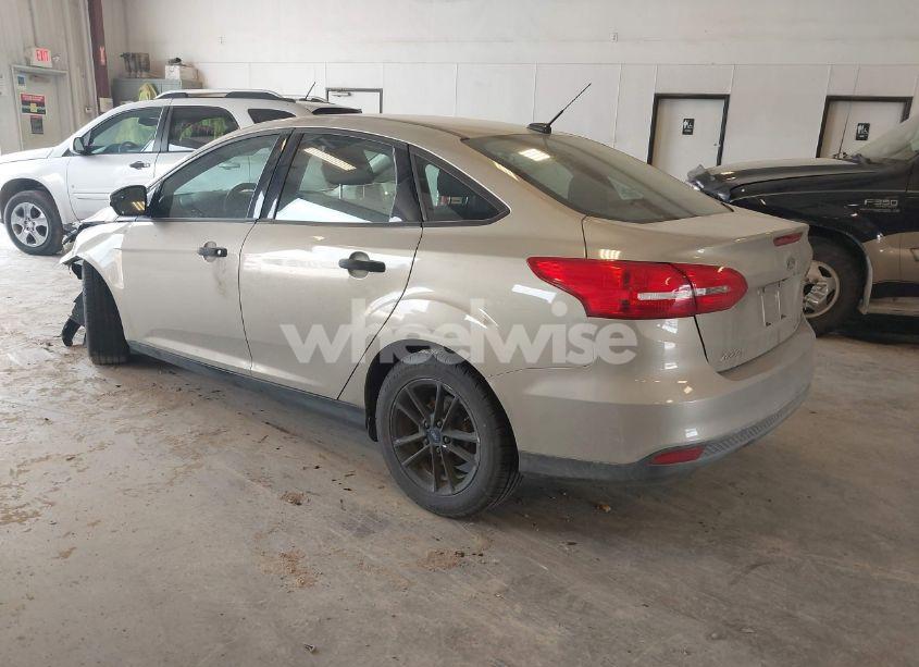 Photo 3 of 2016 Ford Focus SE (VIN 1FADP3F23GL373491)