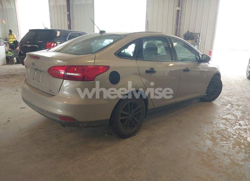 Photo 4 of 2016 Ford Focus SE (VIN 1FADP3F23GL373491)