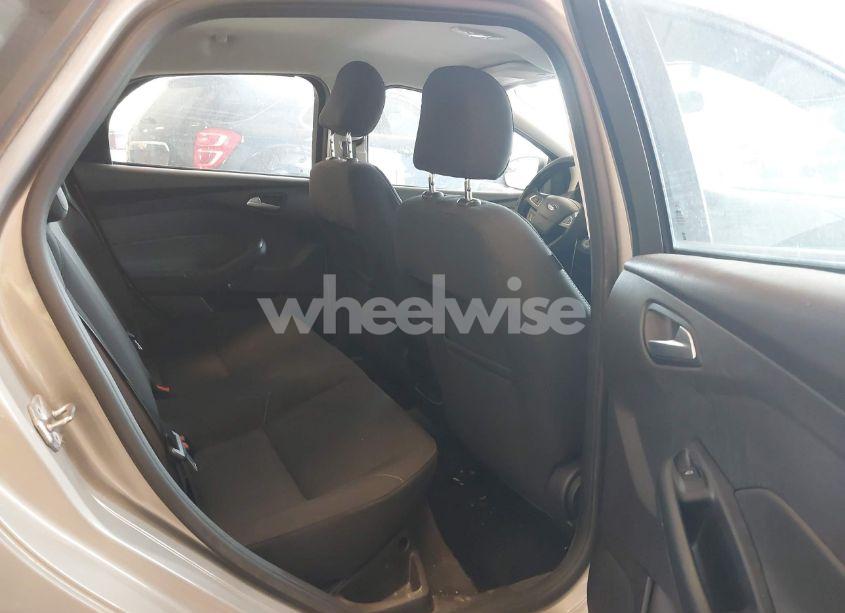 Photo 8 of 2016 Ford Focus SE (VIN 1FADP3F23GL373491)