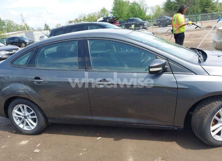 Photo 14 of 2017 Ford Focus SE (VIN 1FADP3F23HL203732)