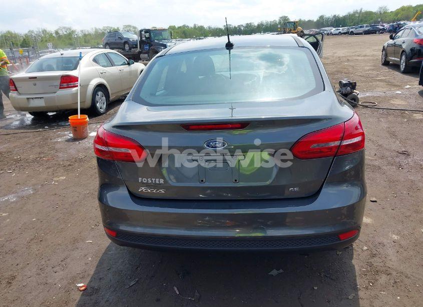 Photo 17 of 2017 Ford Focus SE (VIN 1FADP3F23HL203732)