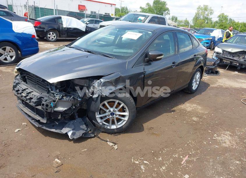 Photo 2 of 2017 Ford Focus SE (VIN 1FADP3F23HL203732)